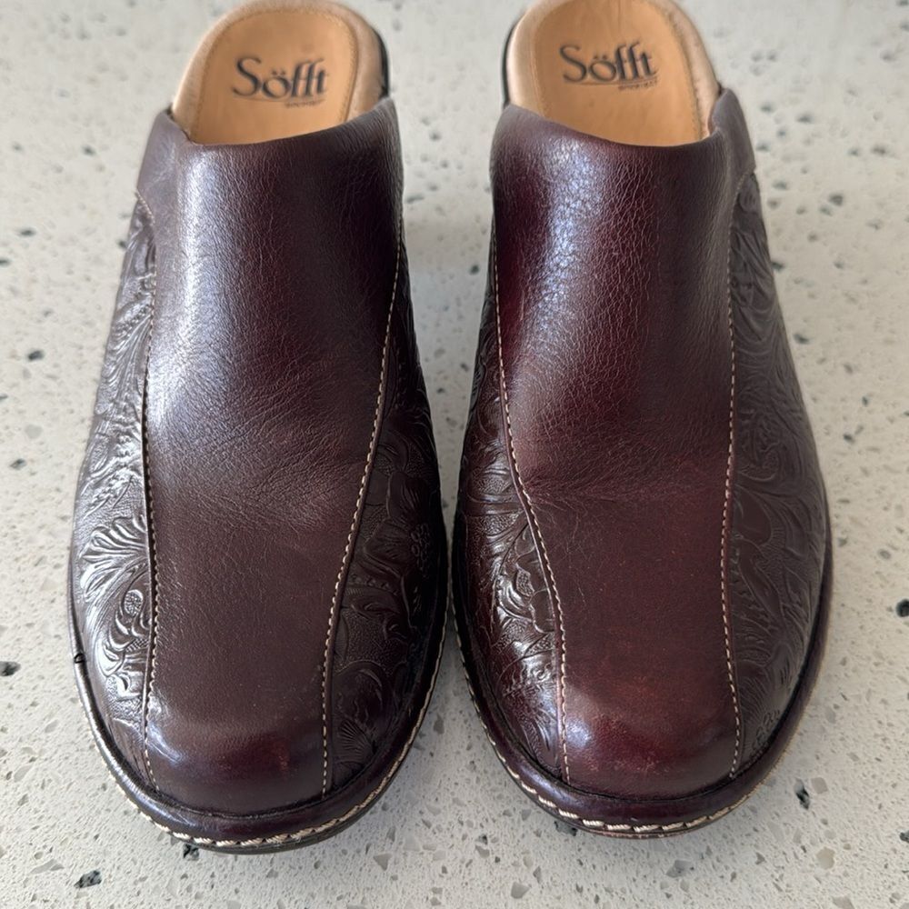 Sofft Women's Size 8.5 Brown Leather Clogs Mules Floral Tooled Slip On Shoes EUC - Picture 11 of 12